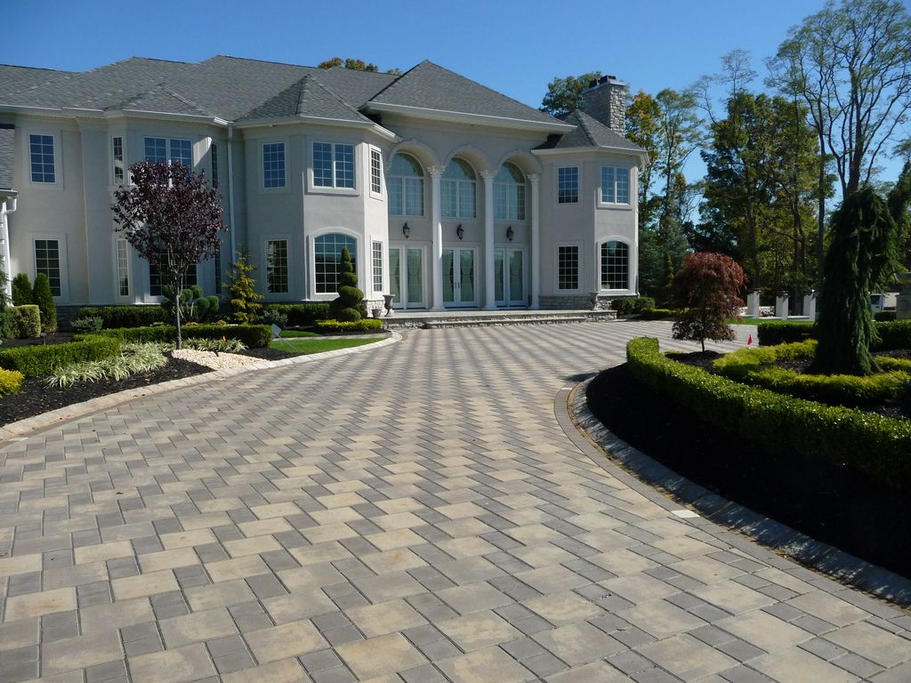 Guide to Choosing the Right Pavers for Your Home